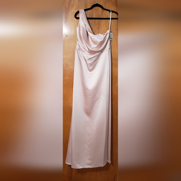 LOVELY SHIRRED ONE-SHOULDER SATIN TRUMPET DRESS IN CAMEO SIZE 14 - Picture 1 of 4